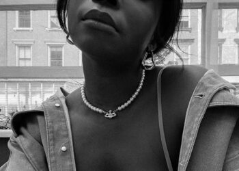 6 Must Have Items for A “Nana” Inspired Look